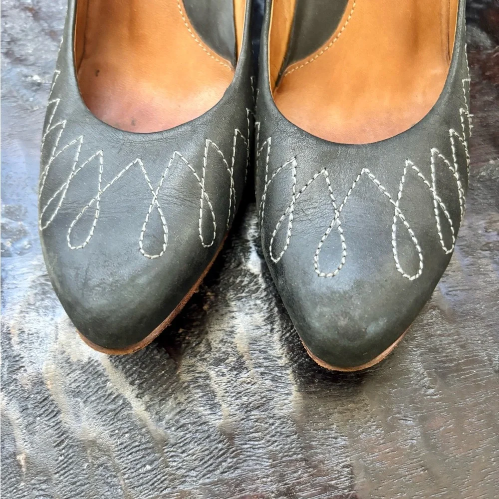 John Fluevog Black Leather Kitten Heels with Stitch Design - Picture 2 of 10